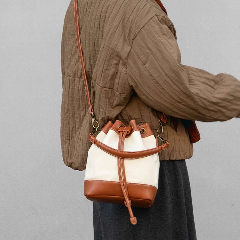 カメラ バッグ 巾着型レザー カメラバッグ