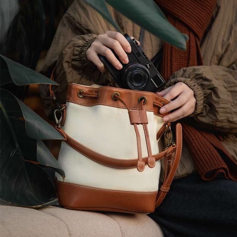 カメラ バッグ 巾着型レザー カメラバッグ